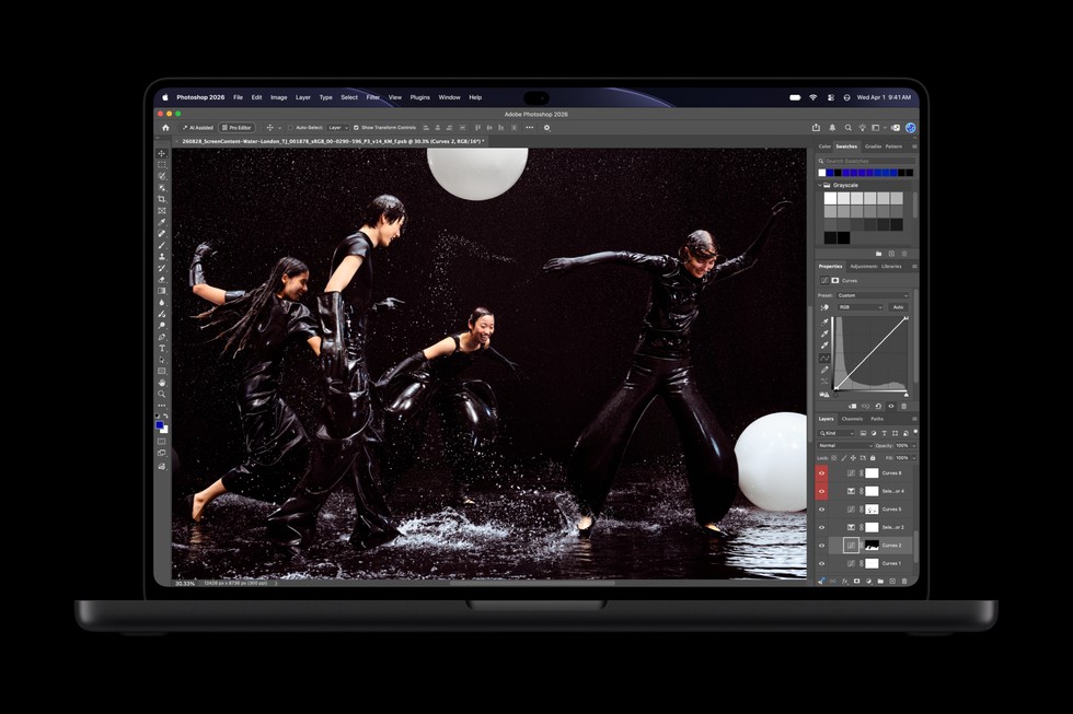 在 MacBook Pro 上以螢幕觸控使用 Adobe Photoshop